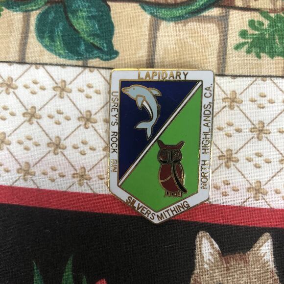 Usrey's Rock Bin North Highlands, California Lapidary & Silversmithing Pin - Picture 2 of 5